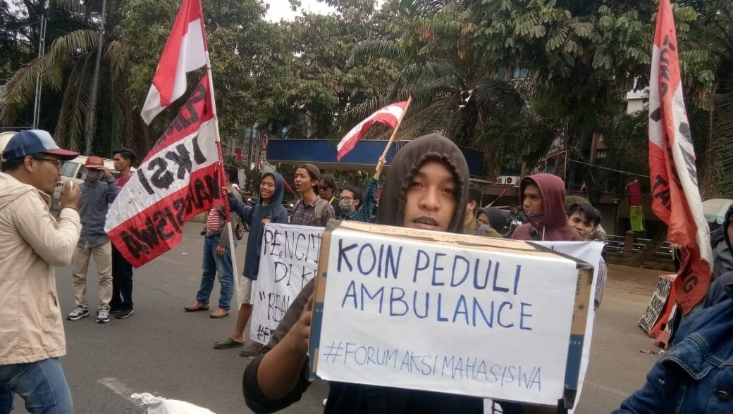 Sindir Walikota Tangerang, Mahasiswa Galang Koin Buat Beli Ambulance