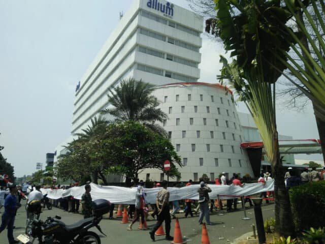 Warga Taman Royal Geruduk Hotel Allium Tuntut Pemilik Berikan Hak