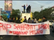 PMII Makassar Tuntut Keras Polisi dan Gelar Sholat Gaib Untuk Randy