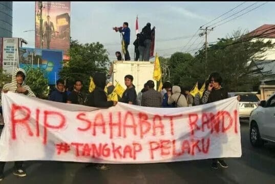 PMII Makassar Tuntut Keras Polisi dan Gelar Sholat Gaib Untuk Randy