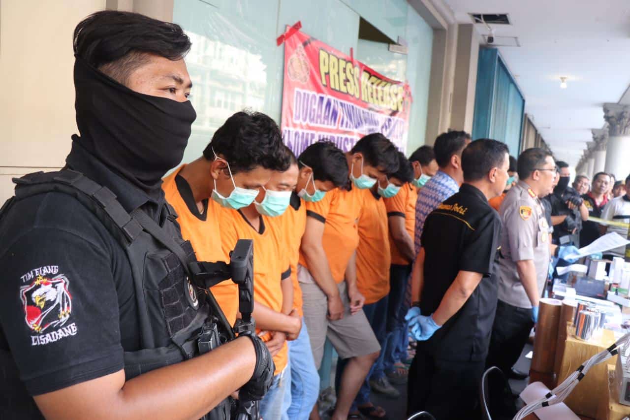 Warga Negara China Perakit Telephone Genggam Ilegal Ditangkap di Tangerang