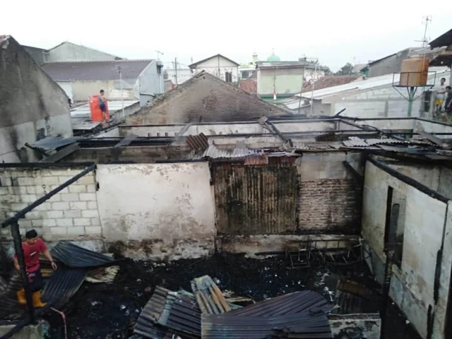 Kebakaran Rumah dan 4 Kontrakan Tewaskan Satu Penghuni di Tangerang