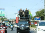 Gunakan Mobil Komando Polisi di Tangerang Sambangi Markas TNI Ucapkan HUT ke-74