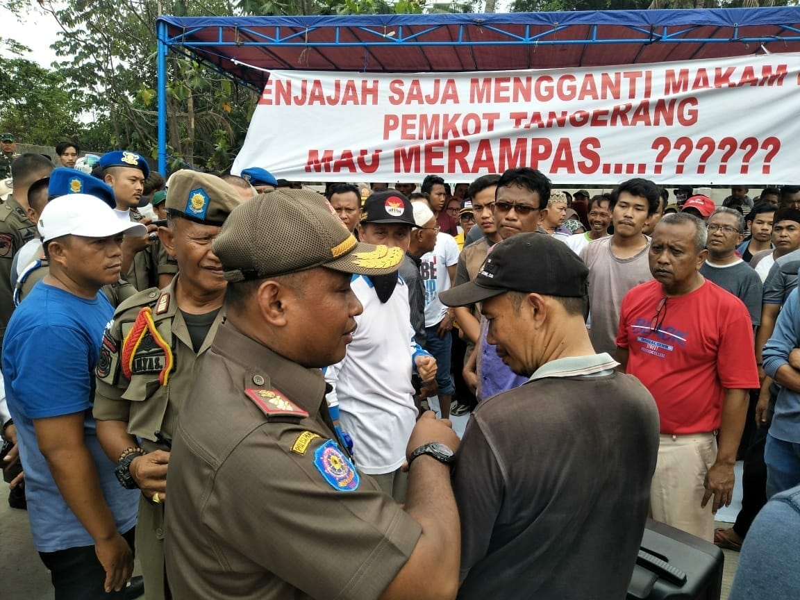 Eksekusi Makam Wareng di Tangerang Ricuh