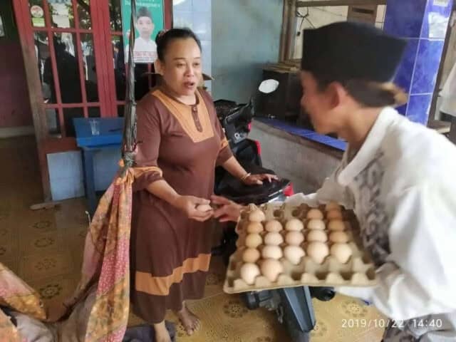 HSN, Santri Rawalini Berbagi Seribu Telur