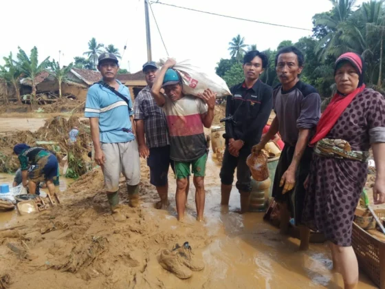 Dibutuhkan Banyak Relawan Pasca Banjir Bandang Akibat Meluapnya Sungai Ciberang