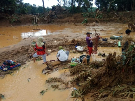 Dibutuhkan Banyak Relawan Pasca Banjir Bandang Akibat Meluapnya Sungai Ciberang