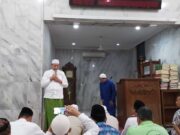 Gubernur Banten Jumatan Bersama Warga Terdampak Banjir di Masjid Pinang Griya
