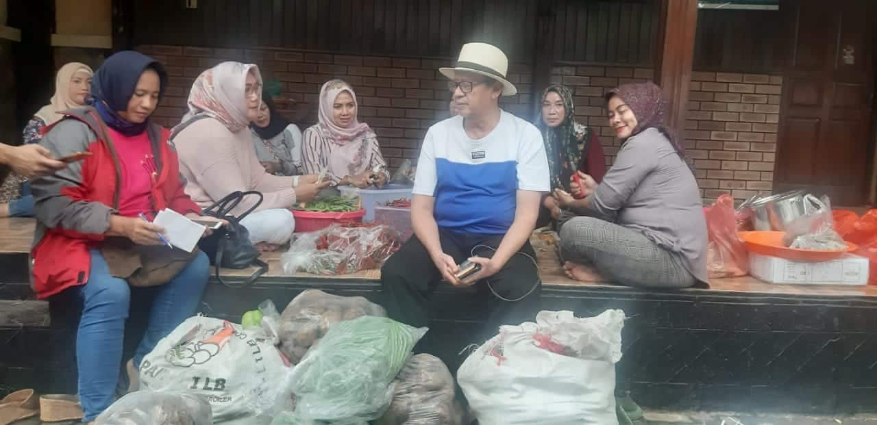 Gubernur Banten Jumatan bersama Warga Terdampak Banjir di Masjid Pinang Griya
