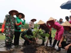 Antisipasi Bencana Alam, Polresta Tangerang Tanam 250 Pohon