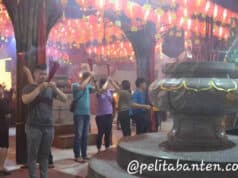 Melihat Perayaan Malam Imlek di Vihara Nimmala Boen San Bio Melihat Perayaan Malam Imlek di Vihara Nimmala Boen San Bio
