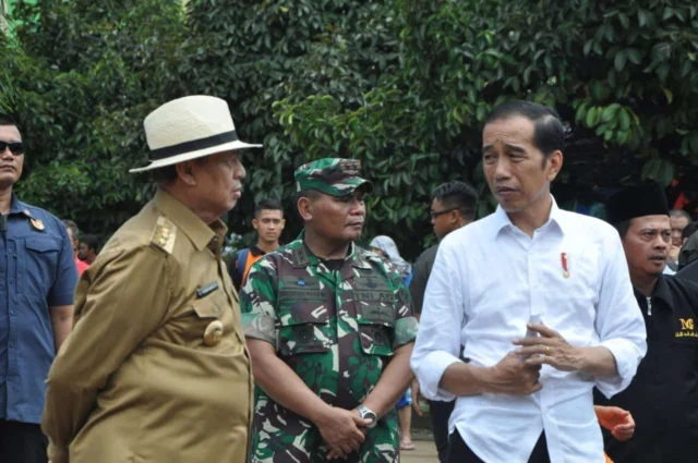 Wahidin Halim Dampingi Presiden Joko Widodo Tinjau Lokasi Banjir Bandang Lebak