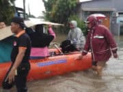 BPBD Kota Tangerang Evakuasi Warga Stroke di Periuk