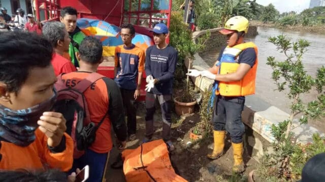 Bocah Hanyut di Kali Angke Ditemukan