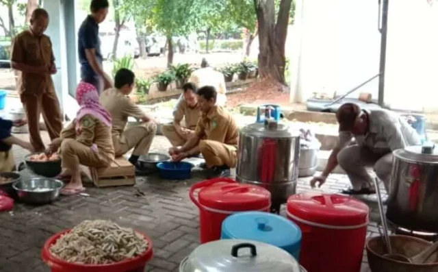 Dapur Umum Pemkot Tangerang, Gerak Cepat Bantu Korban Banjir