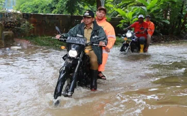 Sachrudin Pantau Beberapa Titik Banjir di Kota Tangerang