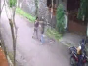 Bocah Kendarai Motor Dibegal Pake Celurit, Si Bocah Ga Pasrah, Begalnya Kabur