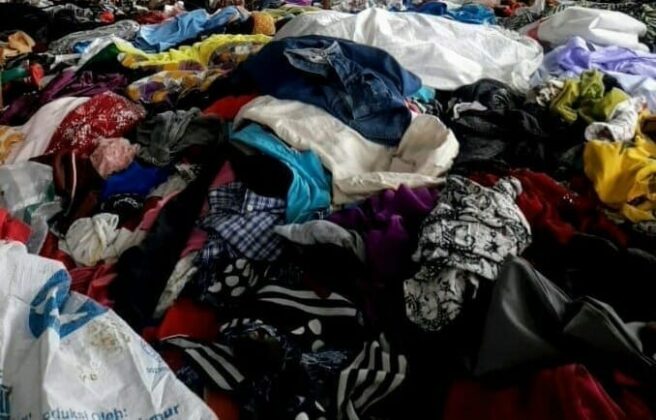 Penyintas Bencana Banjir Lebak Manfaatkan Pakaian Bekas Jadi Barang Bernilai Ekonomis