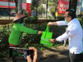 Turun Tangan, Rano Alfath dan Polres Tangerang Bantu Pekerja Lepas Harian Terdampak Wabah Virus Corona