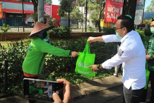 Turun Tangan, Rano Alfath dan Polres Tangerang Bantu Pekerja Lepas Harian Terdampak Wabah Virus Corona