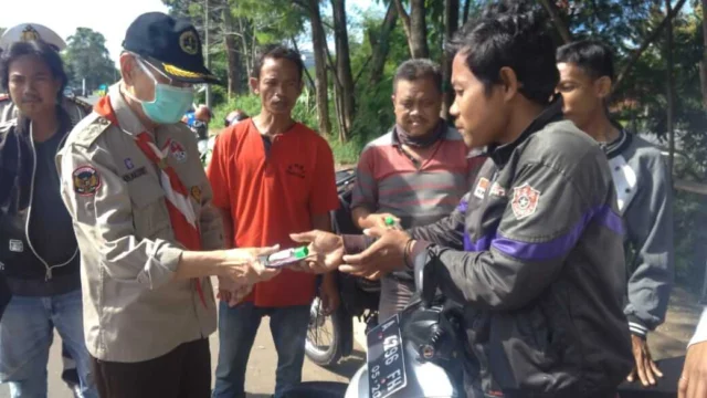 Cegah Covid 19, Kwarda Banten Bagikan 3000 Masker dan Hand Sanitizer
