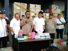 Polisi Sita Ratusan Ribu Masker di Neglasari Kota Tangerang Polisi Sita Ratusan Ribu Masker di Neglasari Kota Tangerang