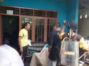 Inisiatif Mandiri, Warga Semprot Desinfektan dari Rumah ke Rumah