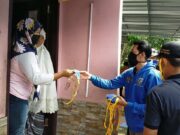 Bagikan Masker dan Vitamin ke Warga, PMI-KNP Kota Tangerang Edukasi Bahaya Covid-19