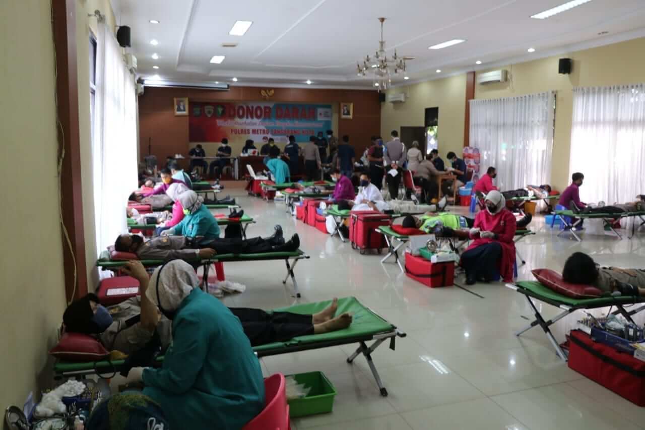 Ratusan Polisi Sumbangkan Darah Untuk PMI di Tangerang