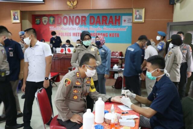 Ratusan Polisi Sumbangkan Darah Untuk PMI di Tangerang