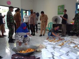 Peduli Covid-19, Bawa Sembako Kapolres Metro Tangerang Kota Simbangi Dapur Umum Karang Taruna