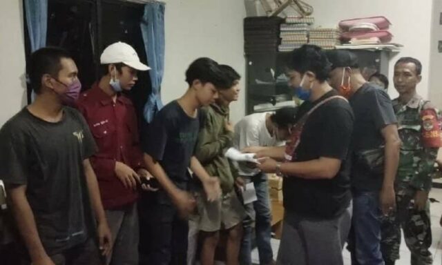 Sambangi Dapur Umum Pemuda di Karang Tengah, Rumah Singgah Pewarta Santuni Yatim