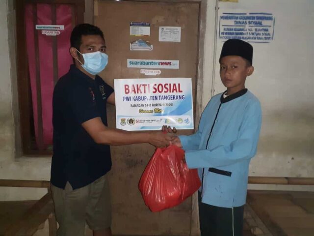 Bersama Mitra, PWI Kabupaten Tangerang Salurkan Bantuan Sembako