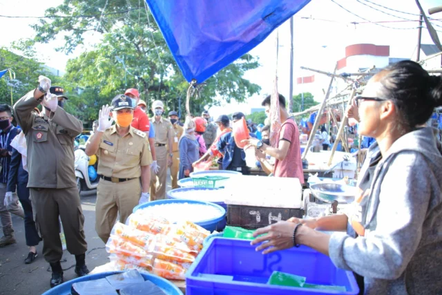 Tutup Jalan dan Trotoar, PKL di Pasar Anyar dan Sipon Ditertibkan