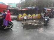 Rumah Ibadah dan Mall Dibuka, Pedagang Bingung Akses ke Pasar Anyar Masih Diblokade