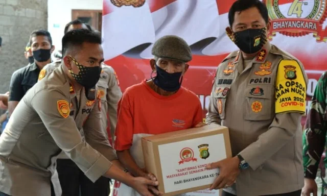HUT Bhayangkara ke-74, Polisi Salurkan Ratusan Paket Sembako di Tangerang