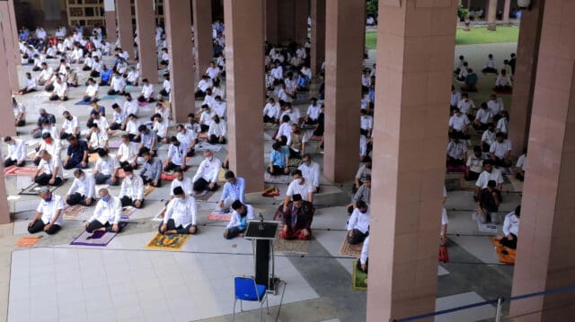 Terapkan Protokol Kesehatan, Pemkot Tangerang Gelar Sholat Jumat di Plasa Puspem