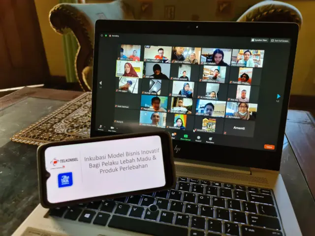Telkomsel Bantu Program Inkubasi Bisnis Inovatif Perlebahan Telkomsel Bantu Program Inkubasi Bisnis Inovatif Perlebahan