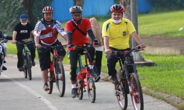 Bersepeda, Wali Kota Tangerang Cek Jalan Rusak dan Fasilitas Publik