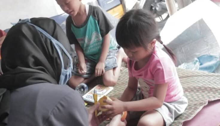 Komunitas 1000 Guru Tangsel Gelar Teaching on Sunday Virtual di Lapak Pemulung