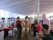 Warga Cibodas Kota Tangerang Ikuti Rapid dan Swab Test Massal