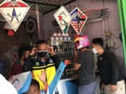 Musim Layangan, Pengerajin Raup Jutaan Rupiah Perhari Musim Layangan, Pengerajin Raup Jutaan Rupiah Perhari