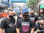 Bagi-bagi Masker di Pasar, SatresNarkoba Polres Metro Tangerang Kota Ajak Ginanjar