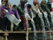 Dukung Program Pemerintah Lewat Ketahanan Pangan, Polisi Sebar 40.000 Benih Bandeng di Tangerang