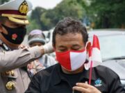 HUT RI ke-75, Satlantas Polres Metro Tangerang Kota Bagikan Masker Merah Putih