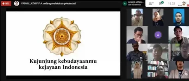 Mahasiswa UGM Ajak Warga Tanjungjaya Gunakan Pupuk Organik Cair Mahasiswa UGM Ajak Warga Tanjungjaya Gunakan Pupuk Organik Cair