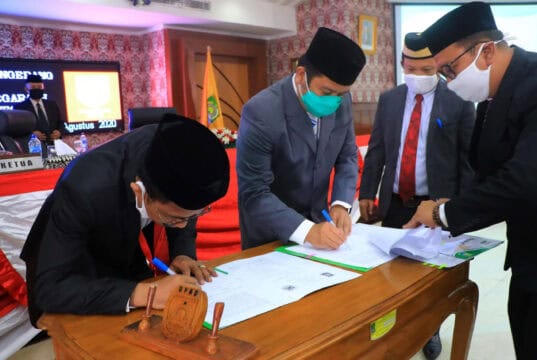 Pemkot dan DPRD Kota Tangerang Tandatangani MoU KUA-PPAS APBD 2020 Pemkot dan DPRD Kota Tangerang Tandatangani MoU KUA-PPAS APBD 2020