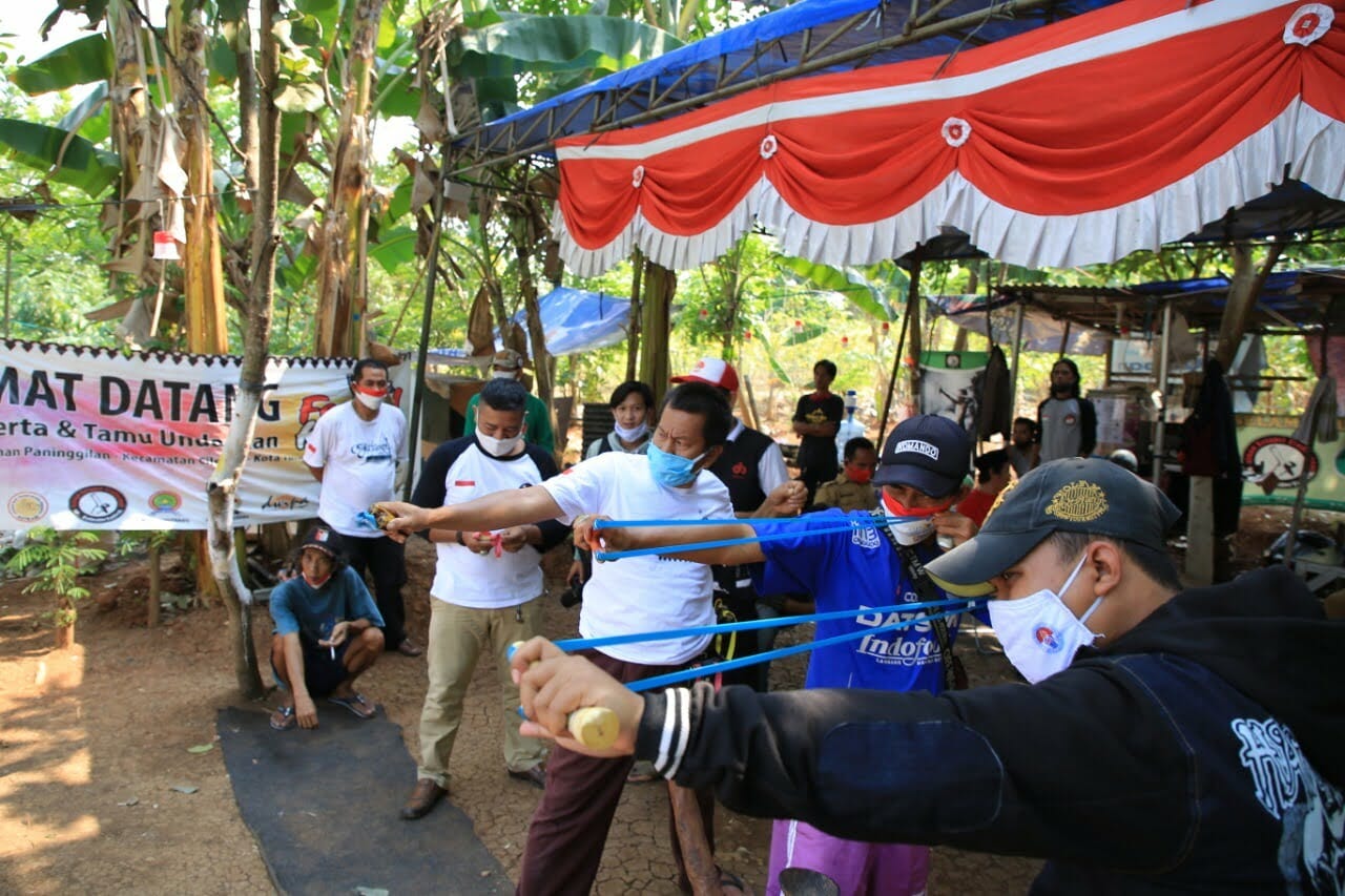 Warga Parung Serab Kota Tangerang Isi Masa New Normal Dengan Main Katapel