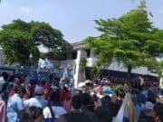 Minta UU Omnibus Law Dibatalkan, Ribuan Buruh Blokir Jalan di Tangerang