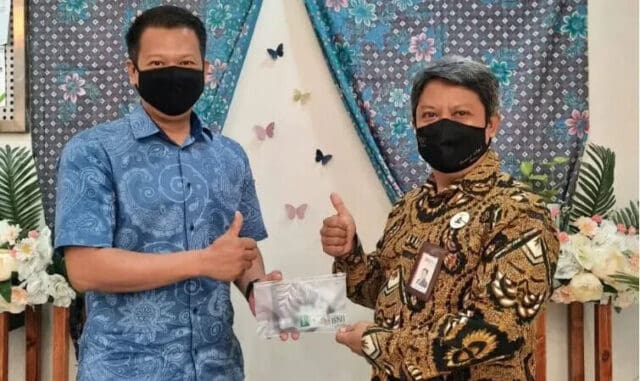 Hari Batik Nasional, BNI Syariah Bagikan Ribuan Masker dan Hand Sanitizer